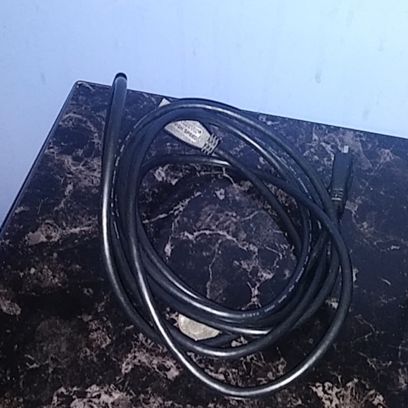 A monitor with half keyboard and hdmi cable - Picture 7 of 8